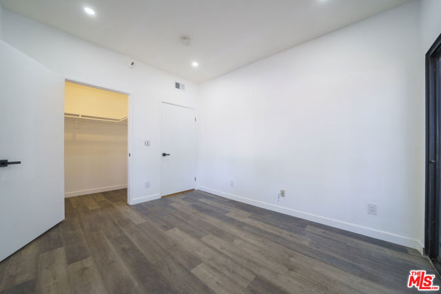 730 W 4th Street, Long Beach CA: https://media.crmls.org/mediaz/72cd694f-d231-486f-9234-0e77da80ddb3.jpg