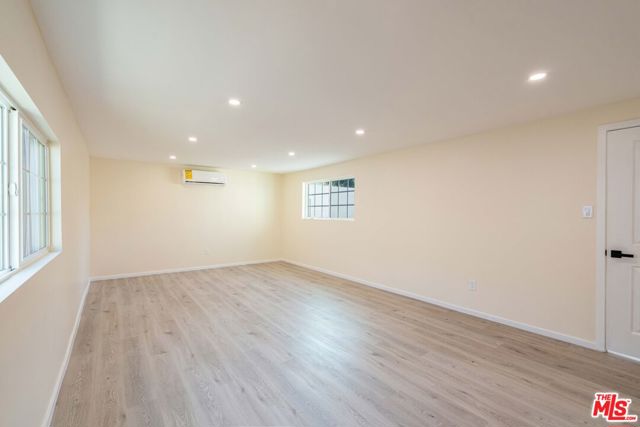 9701 Wheatland Avenue, Sunland CA: https://media.crmls.org/mediaz/72cdcdad-970c-40b1-8735-c552b6c5c83d.jpg