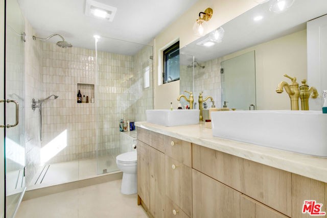 1845 Calgary Lane, Los Angeles CA: https://media.crmls.org/mediaz/72ce00e0-7267-4672-8edd-3caac8bf13c3.jpg
