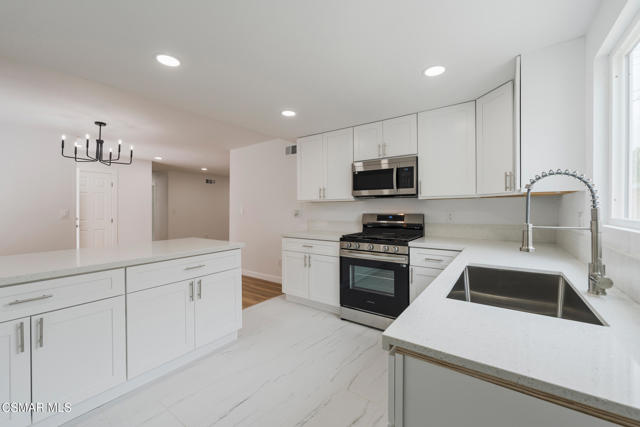 1477 Dinsmore Street, Simi Valley CA: https://media.crmls.org/mediaz/72ce839e-2a52-4bce-b4e9-bd6cac2dfb31.jpg