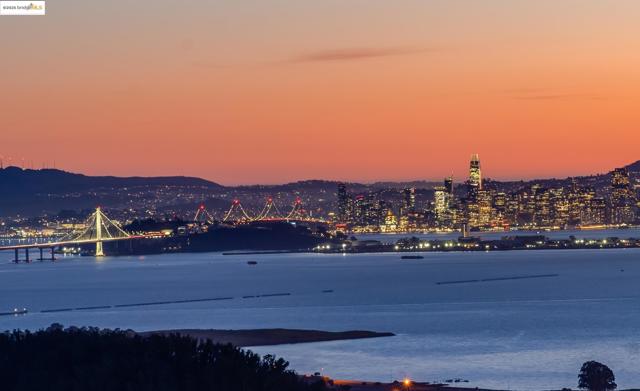 8715 Don Carol Drive, El Cerrito CA: https://media.crmls.org/mediaz/72cebbae-7557-40ad-900e-c1263c2adc56.jpg