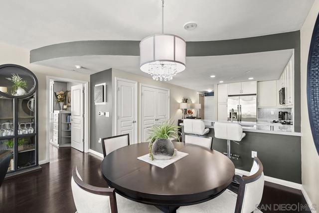 555 Front St, San Diego CA: https://media.crmls.org/mediaz/72cf16e6-400a-4fc9-8f10-881d34a97619.jpg