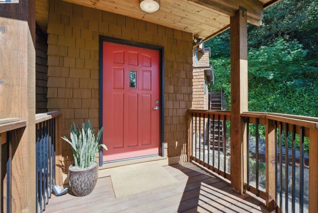 7380 Claremont Ave, Berkeley CA: https://media.crmls.org/mediaz/72cfc8b7-f217-4e02-8c81-42046a192374.jpg