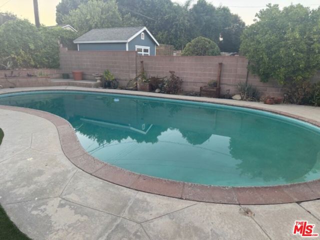 9333 Swinton Avenue, North Hills CA: https://media.crmls.org/mediaz/72d01294-8395-4917-a094-7f08bec8ebed.jpg