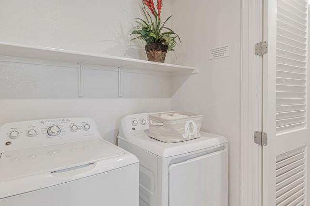 1028 Foster Square Lane, Foster City CA: https://media.crmls.org/mediaz/72d12f47-d577-4d6b-b7d0-956783450635.jpg