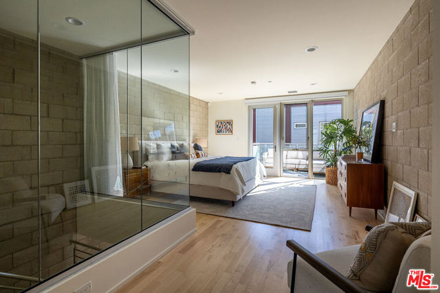 Image 7 of 15 For 3450 Cahuenga Boulevard 405