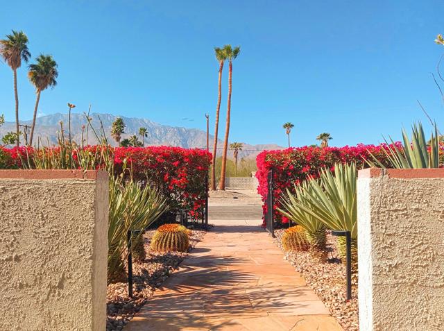 2200 E Acacia, Palm Springs CA: https://media.crmls.org/mediaz/72d2102e-2e2f-4c95-a426-588bca302c8a.jpg