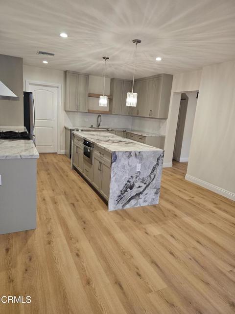 Detail Gallery Image 6 of 20 For 9682 Hillhaven Ave, Tujunga,  CA 91042 - 3 Beds | 3 Baths