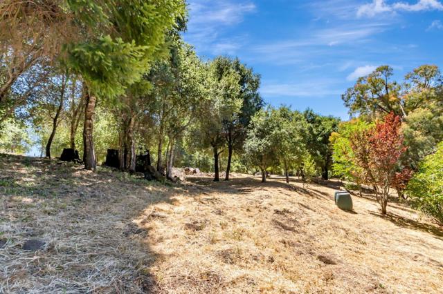 17900 China Grade Road, Boulder Creek CA: https://media.crmls.org/mediaz/72d29d6d-61c0-42a1-8797-b8949dd3023c.jpg