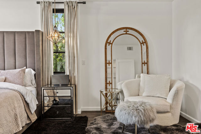 3159 Thatcher Avenue, Marina del Rey CA: https://media.crmls.org/mediaz/72d2e6a8-297e-4a1e-847d-91ab9cabf99b.jpg