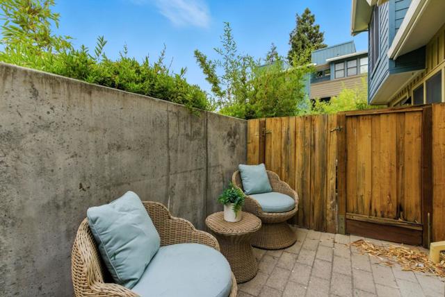 866 Altaire Walk, Palo Alto CA: https://media.crmls.org/mediaz/72d2e97b-b58e-491c-89f8-f3f1fe2f3e6e.jpg