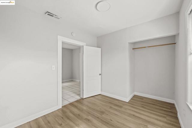 1311 87Th Ave, Oakland CA: https://media.crmls.org/mediaz/72d2ede5-81bf-43c8-91d8-c19fc693c5f1.jpg