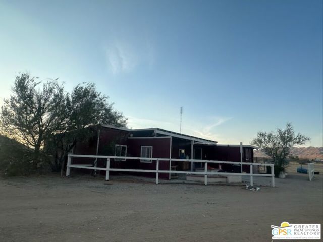 31750 Selmadolph Street, Lucerne Valley CA: https://media.crmls.org/mediaz/72d30079-609a-4d81-a3cd-bb06d8f8bb0f.jpg