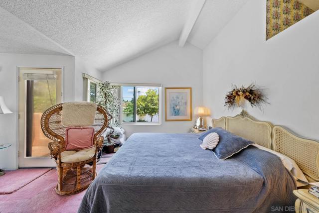 2100 Northshore Drive, Chula Vista CA: https://media.crmls.org/mediaz/72d30aad-608d-47af-83bb-118baf8b2ef0.jpg