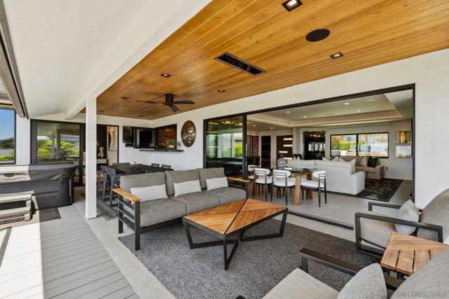 5560 Moonlight Lane, La Jolla CA: https://media.crmls.org/mediaz/72d37ff7-16dc-4985-b3d1-e68bd8662829.jpg