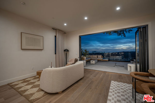 812 W Avenue 37, Los Angeles CA: https://media.crmls.org/mediaz/72d3b4b2-90f7-40f9-93bd-0d19bafaa3f5.jpg