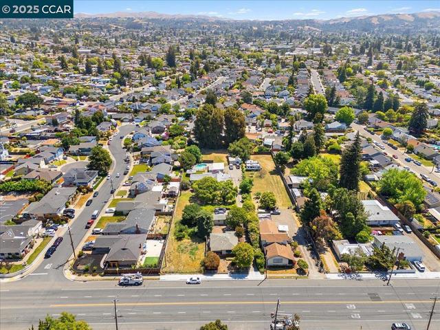 19358 Lake Chabot Rd, Castro Valley CA: https://media.crmls.org/mediaz/72d44894-3597-459a-b3bf-1d067aecbcb4.jpg