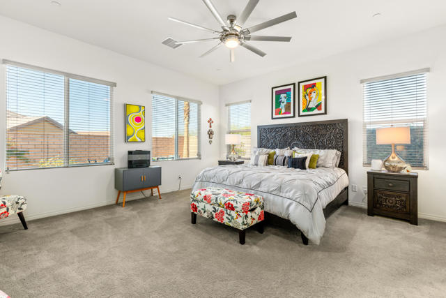 Image 19 of 86 For 43595 Vacanza Court