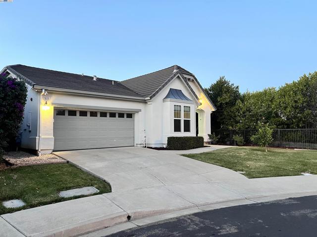1611 Marina, Brentwood CA: https://media.crmls.org/mediaz/72d4ff16-b478-41e0-a8c6-e09240f23df6.jpg