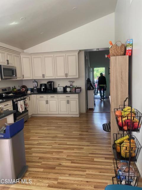 3440 Via Marina Avenue, Oxnard CA: https://media.crmls.org/mediaz/72d513f2-08c9-4398-aa6b-d8e39e67d811.jpg