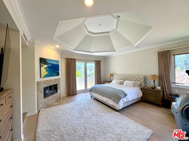 328 15th Street, Santa Monica CA: https://media.crmls.org/mediaz/72d539df-343a-4aed-843e-bf2c544c0df9.jpg