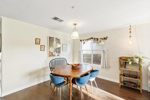 1328 Woodhaven Dr, Oceanside CA: https://media.crmls.org/mediaz/72d547be-08e1-4b8c-b33a-9df380eb560e.jpg