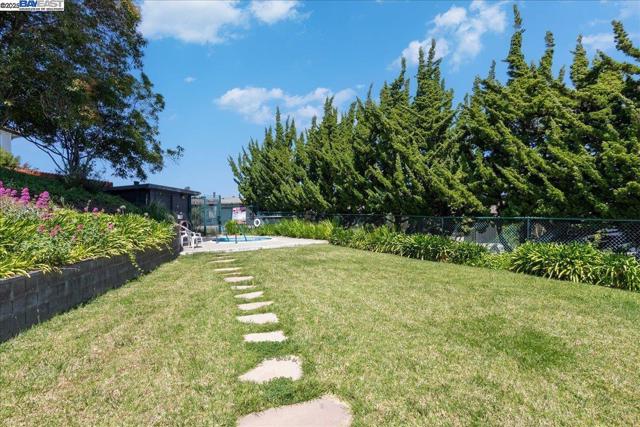 19100 Crest Ave, Castro Valley CA: https://media.crmls.org/mediaz/72d57a3e-7995-4cc0-b11c-48ded243226b.jpg
