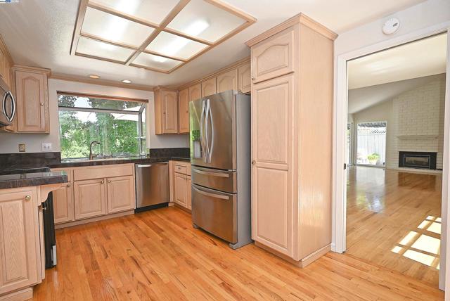 727 Paradise Valley Ct, Danville CA: https://media.crmls.org/mediaz/72d5ea21-d3f6-4e38-94e5-113f9b8c7cc0.jpg