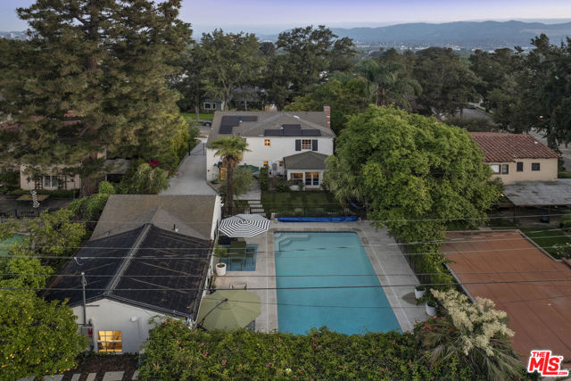 881 Cumberland Road, Glendale CA: https://media.crmls.org/mediaz/72d632b3-e23e-4b8b-a5f9-711191e500ad.jpg
