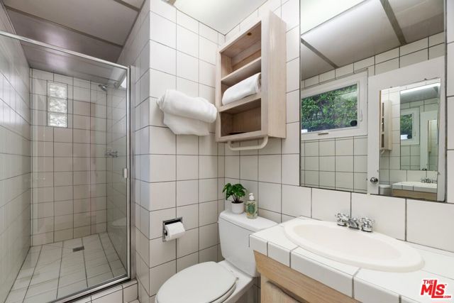 4041 Davana Road, Sherman Oaks CA: https://media.crmls.org/mediaz/72d6740f-58d1-422f-9664-781add4352fa.jpg