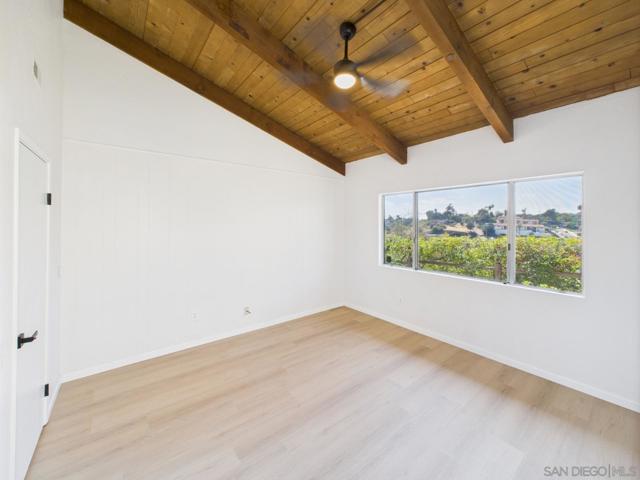 670 Bel Air Dr W, Vista CA: https://media.crmls.org/mediaz/72d6ad02-159b-470c-9f4f-07719a19811e.jpg