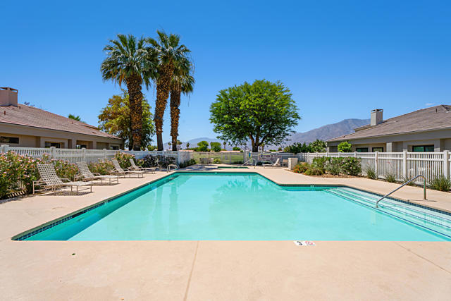 80471 Oak Tree, La Quinta CA: https://media.crmls.org/mediaz/72d6bd67-799d-461b-9cb8-46ed2ca50683.jpg