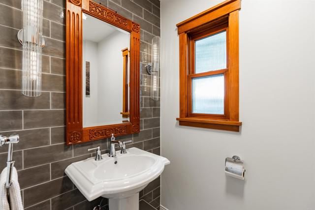 2675 Clove Street, San Diego CA: https://media.crmls.org/mediaz/72d70887-473f-41a6-ba6c-6ccae304efe6.jpg