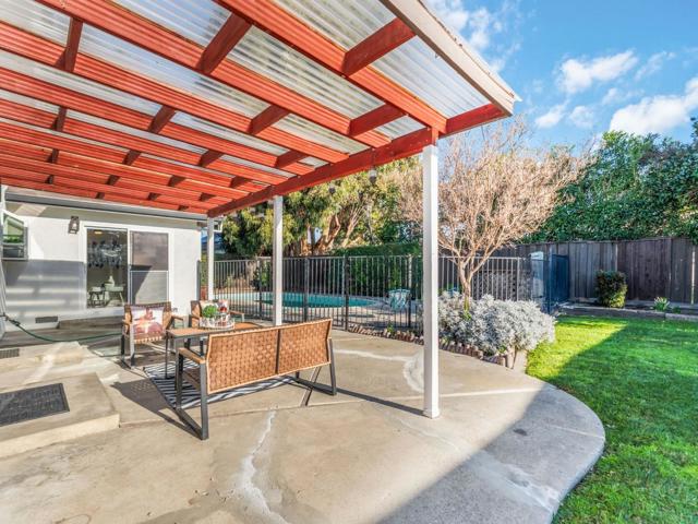 37640 Hyacinth St, Newark CA: https://media.crmls.org/mediaz/72d720fd-21f4-49ea-b9d4-08952e5bc981.jpg