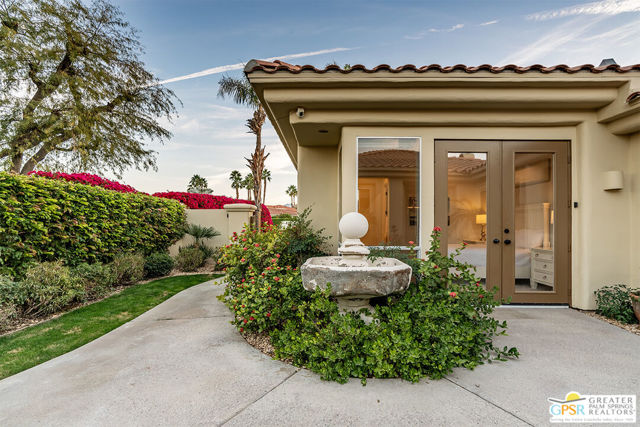 55586 Southern, La Quinta CA: https://media.crmls.org/mediaz/72d73747-f670-4e76-aaec-dcebf70e86ab.jpg