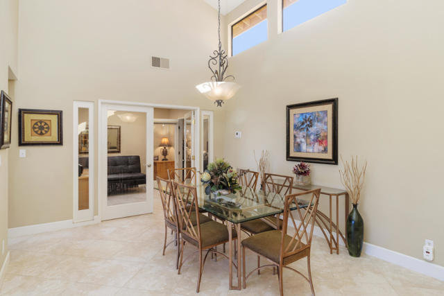240 Santa Barbara Circle, Palm Desert CA: https://media.crmls.org/mediaz/72d73c89-26e5-444c-a68e-905bb5907392.jpg