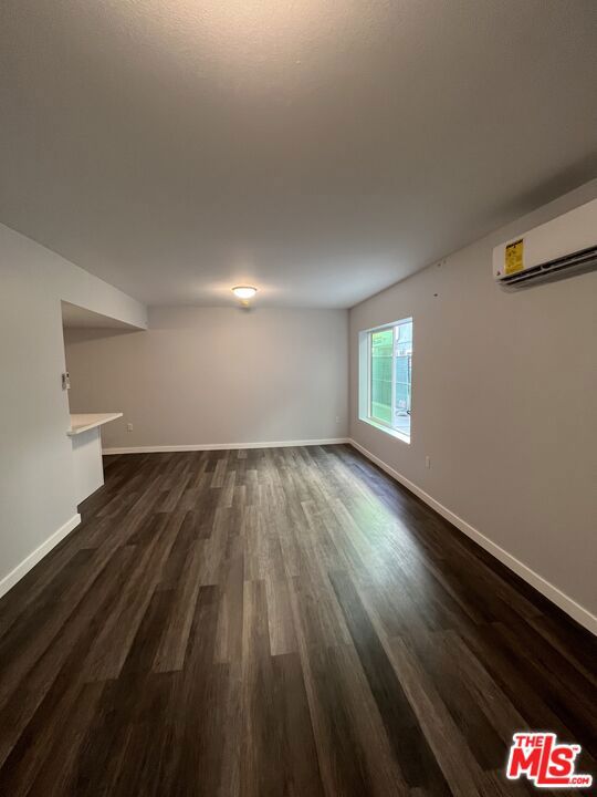 2232 W 24th Street, Los Angeles CA: https://media.crmls.org/mediaz/72d7eb6f-9b76-4f80-a8ae-2012f365379a.jpg