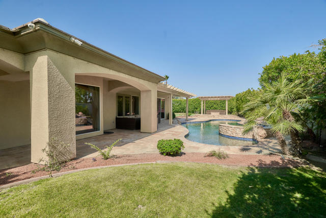 9 Cartier Court, Rancho Mirage CA: https://media.crmls.org/mediaz/72d7efb5-120b-4a84-8c36-ed53c4f602a7.jpg