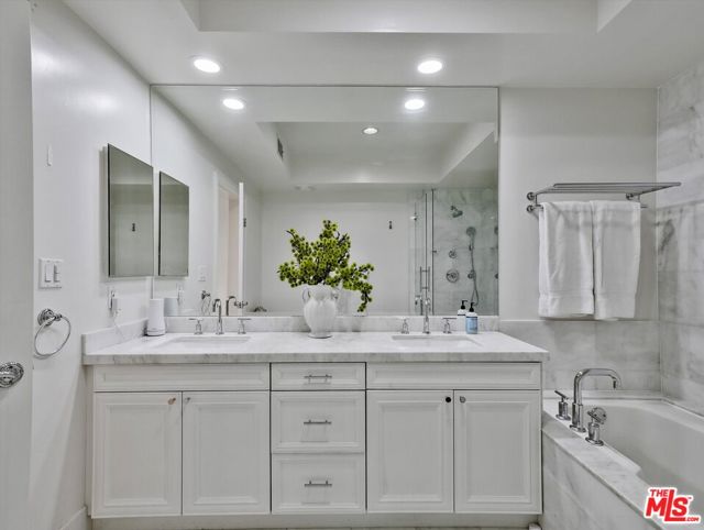 320 S Willaman Drive, Los Angeles CA: https://media.crmls.org/mediaz/72d840c5-1f7d-4cf8-ae98-df29d9b816d5.jpg