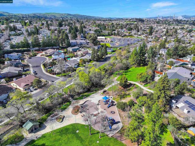 1274 Maywood Ln, Martinez CA: https://media.crmls.org/mediaz/72d88762-ae27-4f38-842f-c9f8b77ad85e.jpg
