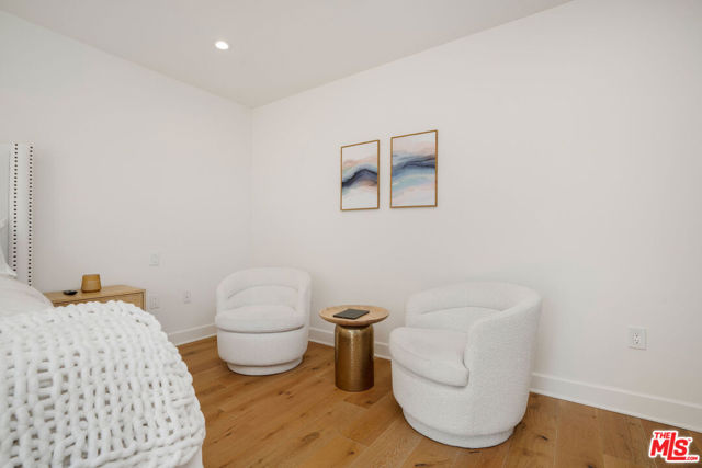 10523 Ashton Avenue, Los Angeles CA: https://media.crmls.org/mediaz/72d893fc-5328-47be-92d0-48ad22a2a534.jpg