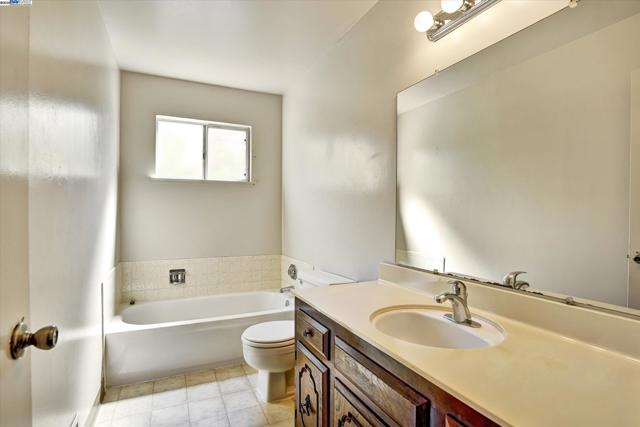 901 Basalt Way, Antioch CA: https://media.crmls.org/mediaz/72d91144-c1b8-4afb-ba7a-7b49de5f16ce.jpg