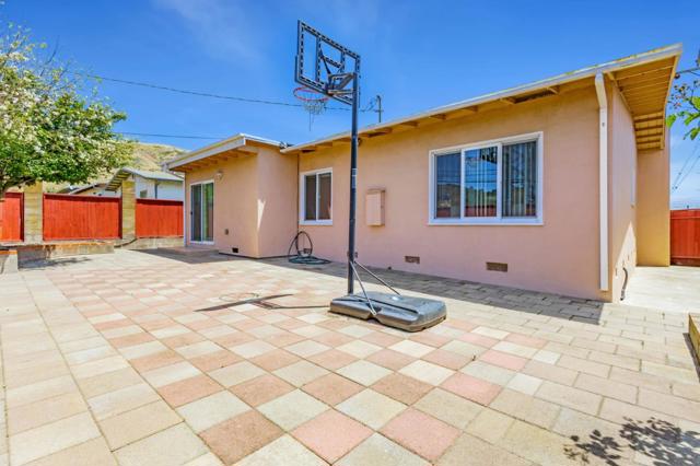 455 Gardenside Avenue, South San Francisco CA: https://media.crmls.org/mediaz/72da16a3-9bb0-415a-811e-85aca896d1a1.jpg