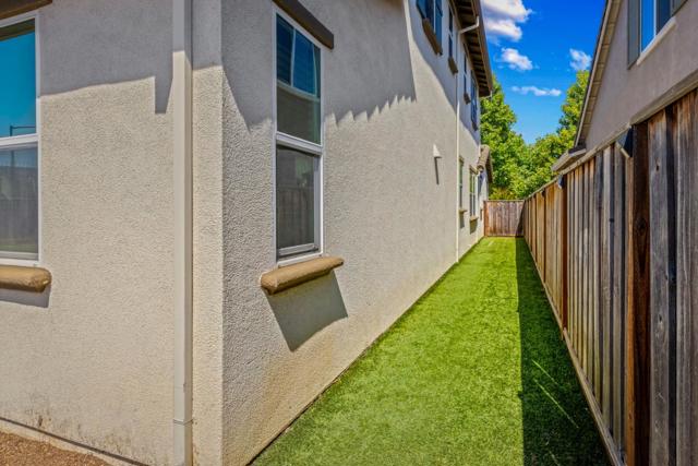 9850 Bobcat Court, Gilroy CA: https://media.crmls.org/mediaz/72da2af6-e7ca-4634-9cff-a912a3584888.jpg