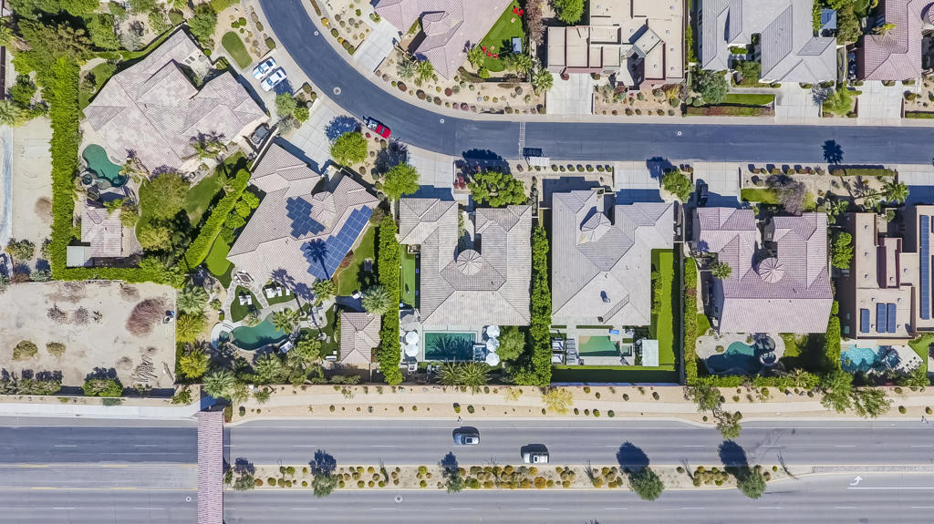 https://media.crmls.org/mediaz/72daeeb3-1c6f-478e-a3ac-1d7b090ccb30.jpg?preset=X-Large