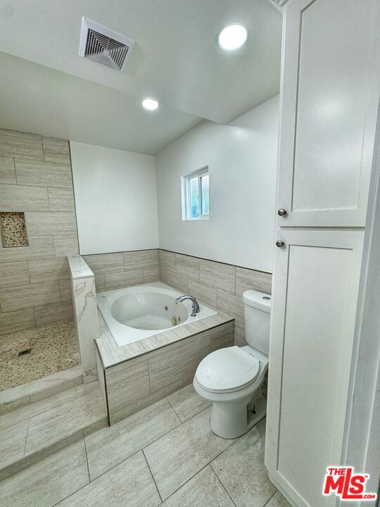 619 Elm Avenue, Inglewood CA: https://media.crmls.org/mediaz/72dbea8b-8ce0-4c4e-9fa7-9687ba6cfbb5.jpg