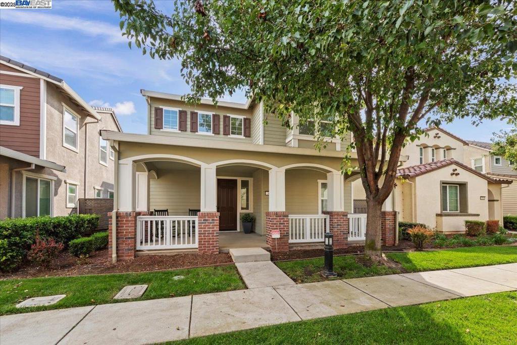 369 W Tuscan Ln