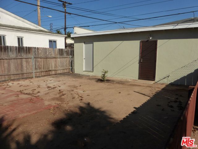 1923 19TH Street, Santa Monica CA: https://media.crmls.org/mediaz/72dc585f-de55-48cd-9126-8245030349b4.jpg