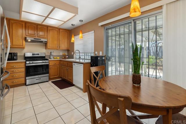 Detail Gallery Image 12 of 29 For 7826 Hemphill Dr, San Diego,  CA 92126 - 5 Beds | 2/1 Baths