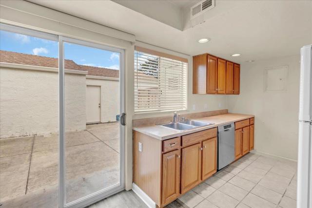 3137 Seacrest Avenue, Marina CA: https://media.crmls.org/mediaz/72dc884d-4afa-4719-9619-ecd17e865e6e.jpg